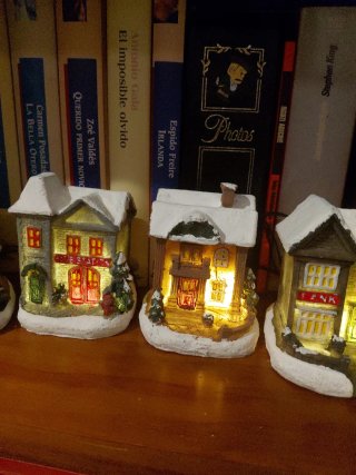 Set de 4 Casitas Decorativas con Luz