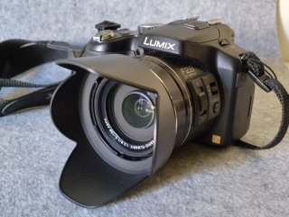 Panasonic Lumix FZ200 Cámara + Caja + SD