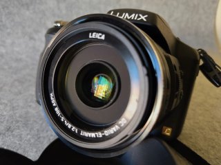 Panasonic Lumix FZ200 Cámara + Caja + SD