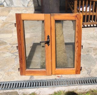 Ventana de Madera de Dos Hojas