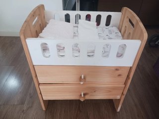 Cuna de muñecas de madera