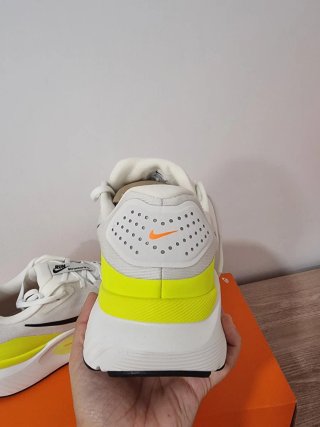 T46 Nike Structure 26 Blancas/Amarillas