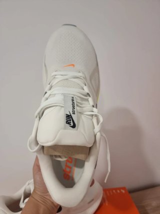 T46 Nike Structure 26 Blancas/Amarillas