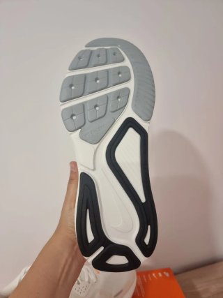 T46 Nike Structure 26 Blancas/Amarillas
