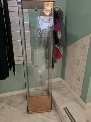 Vitrina alta cristal y madera Ikea