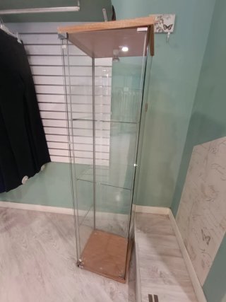 Vitrina alta cristal y madera Ikea