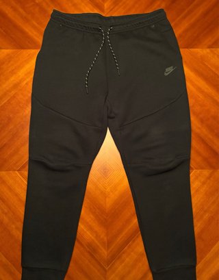 Pantalón Nike Tech