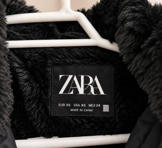 Zara Parka acolchada con capucha y pelo XS Negra