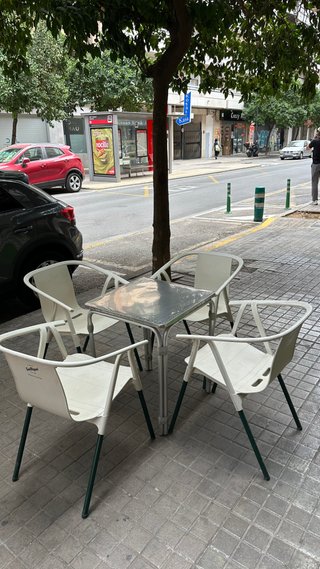 Set de Mesa y 4 Sillas de Exterior