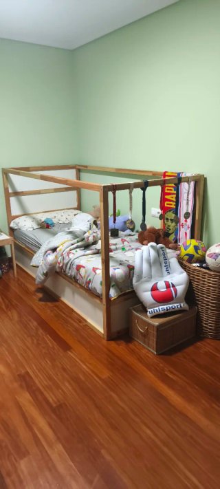 Cama , escritorio,mesa,colchon regalo