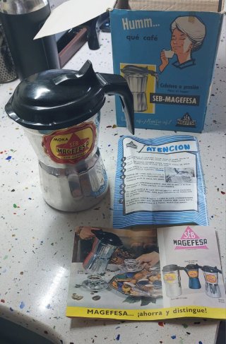 Cafetera a Presión Magefesa 6 Tazas