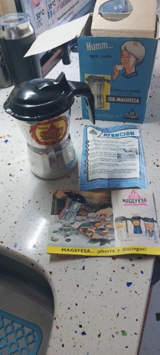 Cafetera a Presión Magefesa 6 Tazas