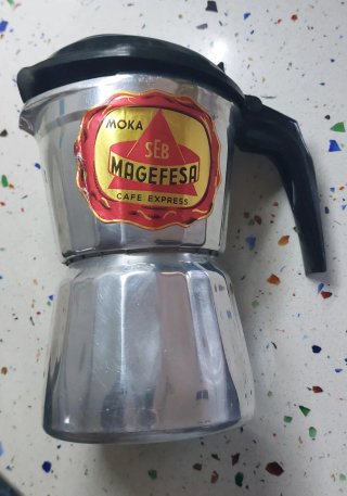 Cafetera a Presión Magefesa 6 Tazas