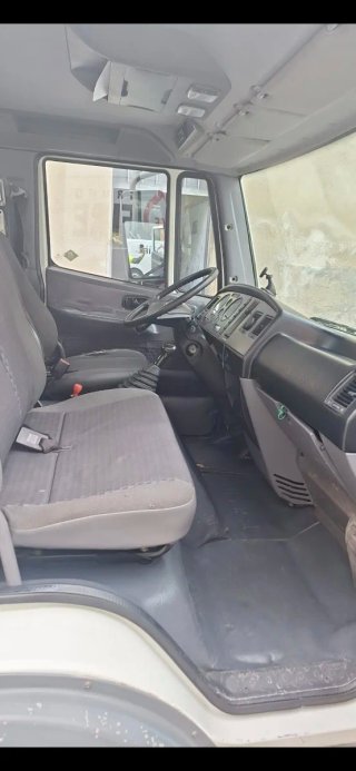 Nissan Atleon 2005