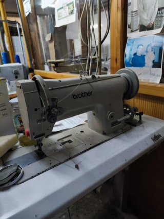 Máquina de coser Brother triple arrastre
