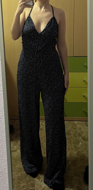 Mono negro con lunares blancos