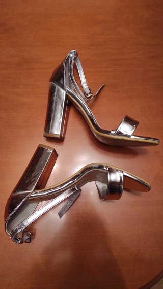 Tacones plateados Elara