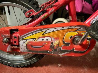 Bicicleta Infantil Cars Rayo McQueen + Ruedines