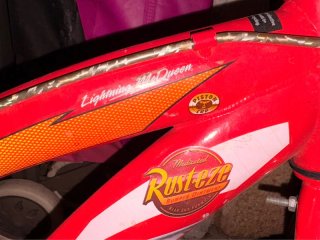 Bicicleta Infantil Cars Rayo McQueen + Ruedines