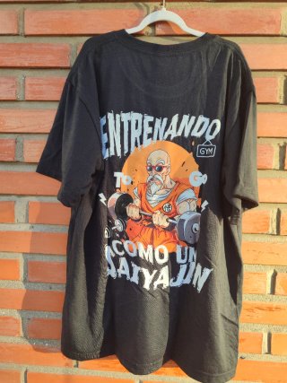 Camiseta Entrenando como un Saiyajin Dragón Ball.