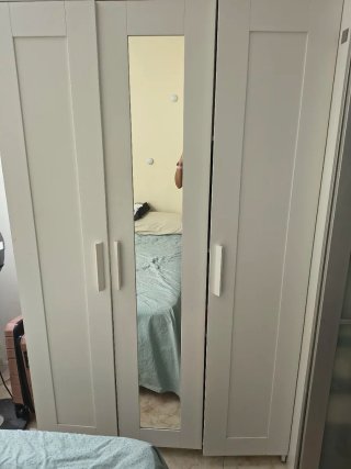 Armario 3 puertas Ikea con espejo