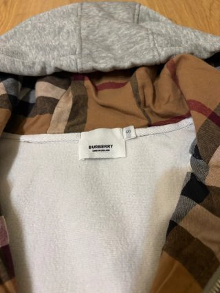 Sudadera Burberry con capucha y cremallera
