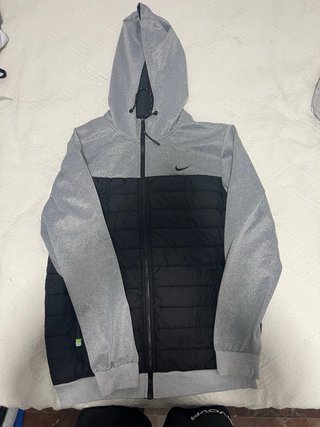 Sudadera Nike con capucha y cremallera