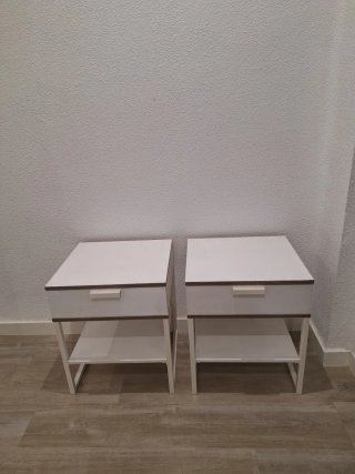 Par de Mesitas de Noche Blancas 1=20€ 2=35€