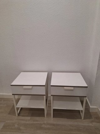 Par de Mesitas de Noche Blancas 1=20€ 2=35€