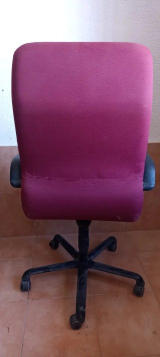 Silla de oficina con ruedas