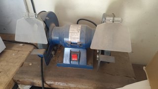Esmeriladora de banco 150mm 370W