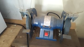 Esmeriladora de banco 150mm 370W