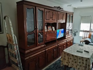 Recibidor con Espejo y Mueble de Madera