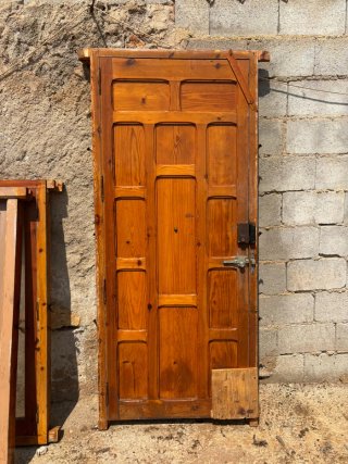 Recibidor con Espejo y Mueble de Madera