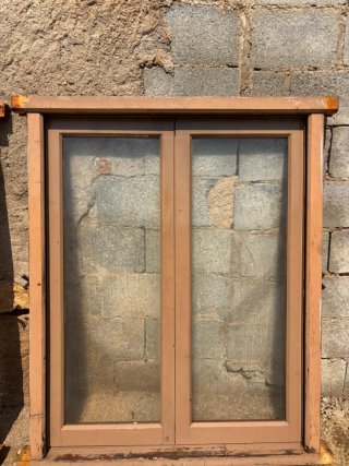 Recibidor con Espejo y Mueble de Madera