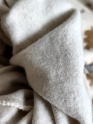 Ropa de niño con estampado de hojas