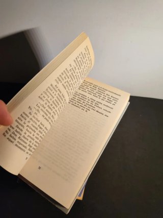 Libros antiguos de ciencia ficción y fantasía.