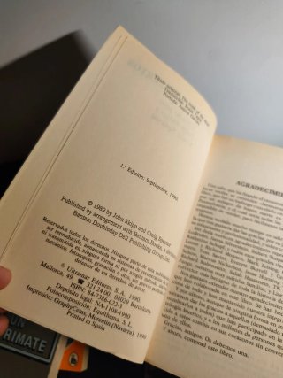 Libros antiguos de ciencia ficción y fantasía.