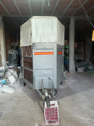Remolque con Toldo y Separadores
