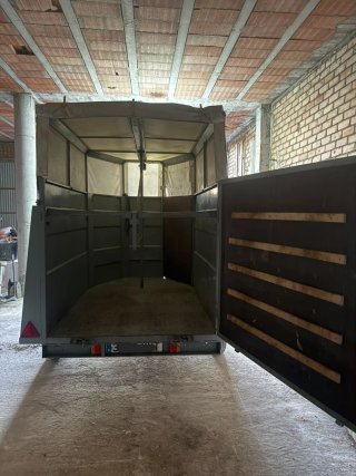 Remolque con Toldo y Separadores