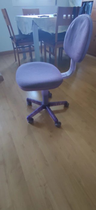 Silla de escritorio con ruedas
