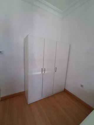 Armario blanco de madera