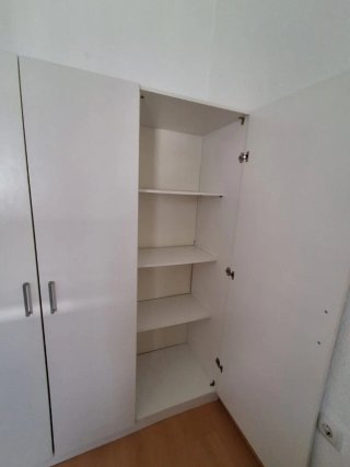 Armario blanco de madera