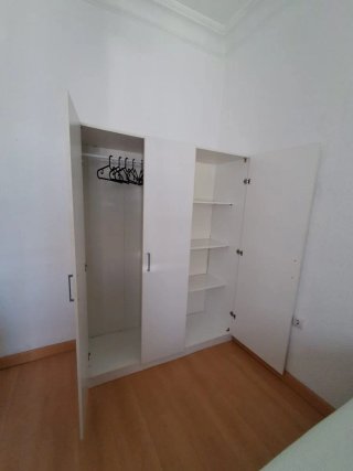 Armario blanco de madera