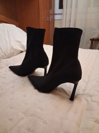 Botines elásticos negros tacón fino