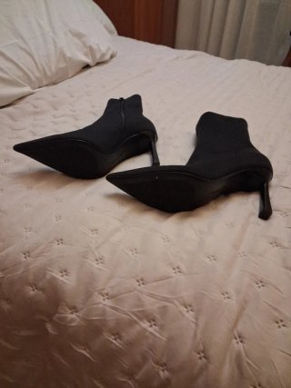 Botines elásticos negros tacón fino