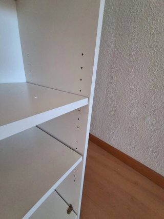 Estantería blanca de madera