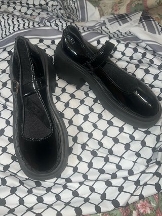Mocasines negros de cuero con plataforma