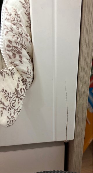 Cuna de bebé con cambiador y cajones