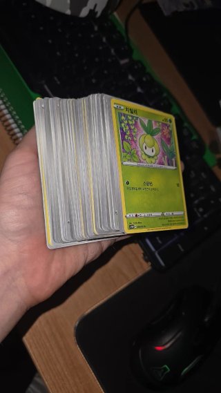 Pack 27 cartas Pokémon + 1 Full Art